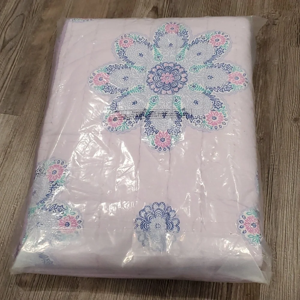 Company Kids Olivia Liliac Twin Quilt